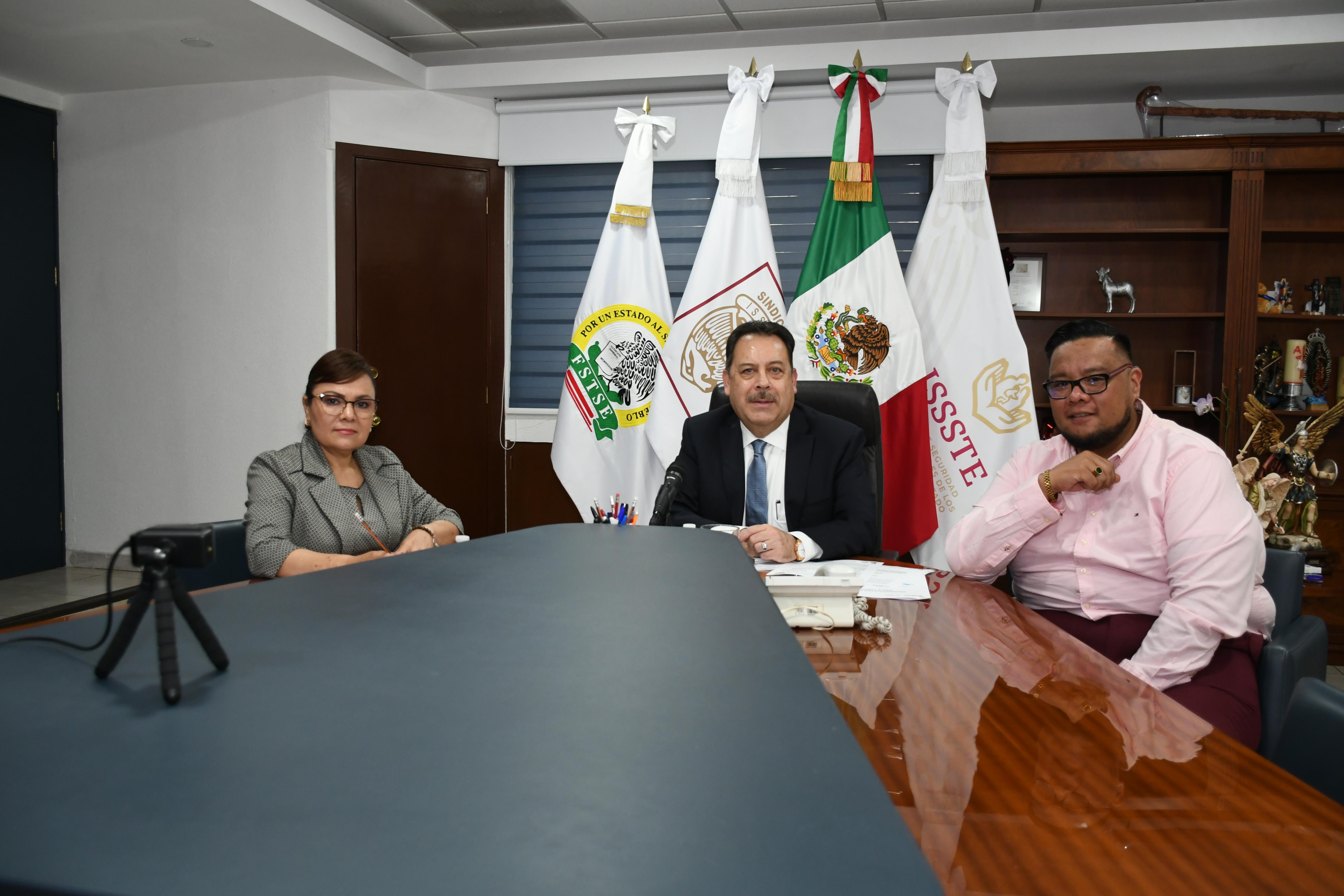 Reunión Lic. Mario Alberto Arellano Álvarez Secretario de Control de Gestión 